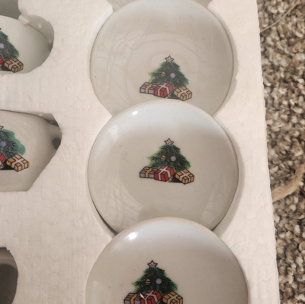 Christmas Tree Tea Set - Picture 4 of 5